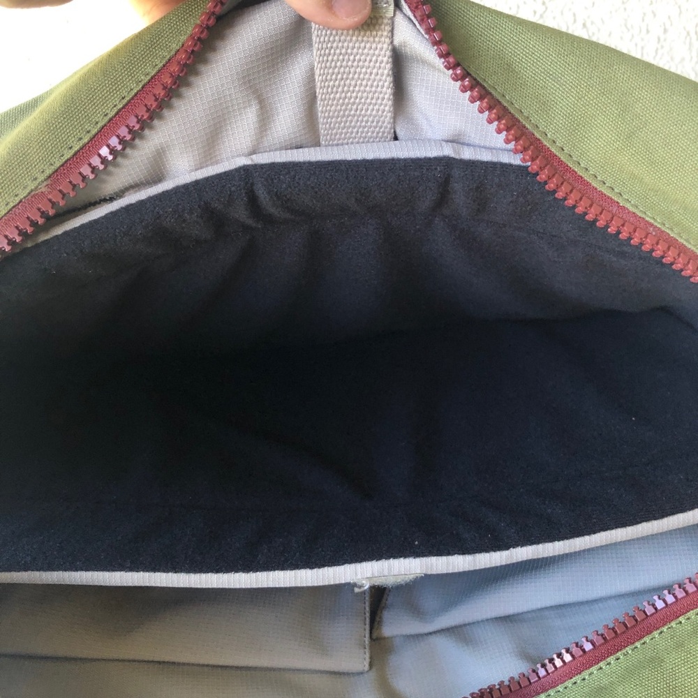 Electric Laptop bag olive green holds 15 inch laptop brand new with tags NWT - Picture 15 of 16
